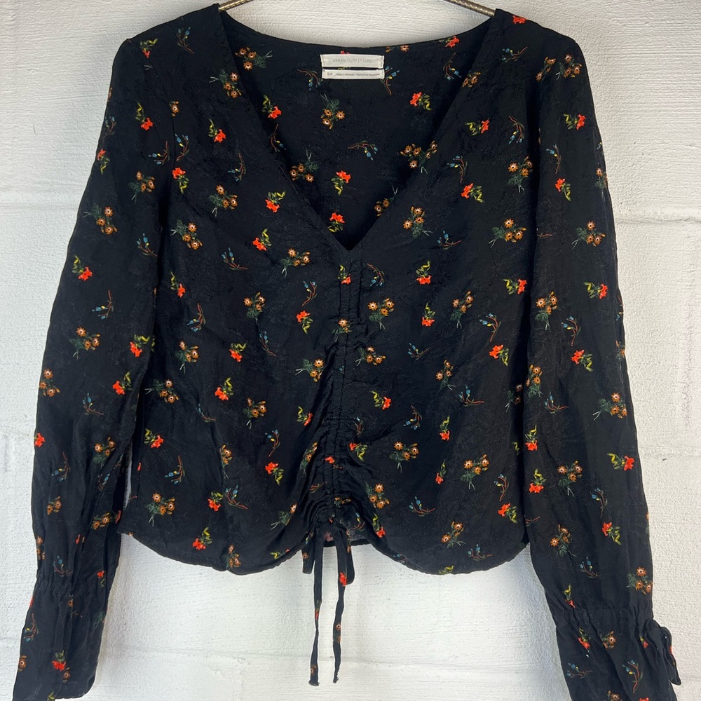 Urban Outfitters V-neck Cinched Floral Top, Small - Picture 8 of 11